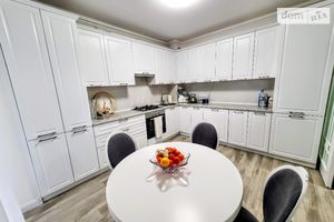 Продается 1-комнатная квартира 47 кв. м в Черновцах