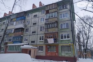 Продається 3-кімнатна квартира 46.4 кв. м у Чернігові