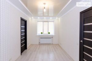Продается 2-комнатная квартира 43 кв. м в Полтаве