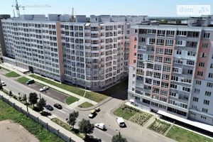 Продається 5-кімнатна квартира 156.5 кв. м у Чернігові