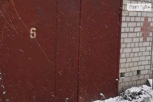 Продається бокс в гаражному комплексі під легкове авто на 24 кв. м