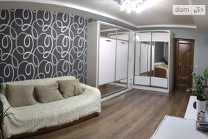 Продається 2-кімнатна квартира 65 кв. м у Рівному
