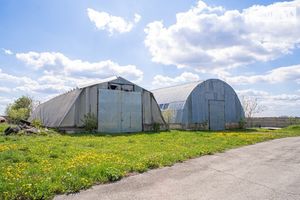 Продається будівля / комплекс 1600 кв. м в 1-поверховій будівлі