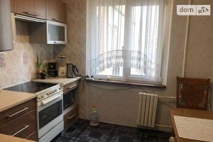 Продається 4-кімнатна квартира 84 кв. м у Одесі