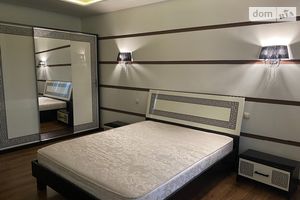 Сдается в аренду 3-комнатная квартира 85 кв. м в Ивано-Франковске
