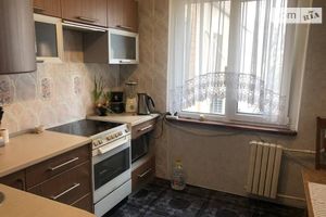 Продається 4-кімнатна квартира 84 кв. м у Одесі