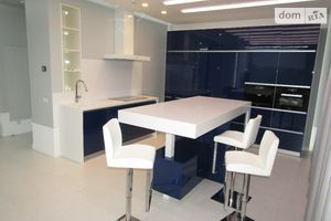 Продається 3-кімнатна квартира 150 кв. м у Києві