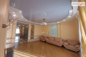 Сдается в аренду 4-комнатная квартира 150 кв. м в Киеве
