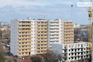 Продается 3-комнатная квартира 138 кв. м в Чернигове