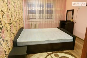 Сдается в аренду 3-комнатная квартира 52 кв. м в Ровно