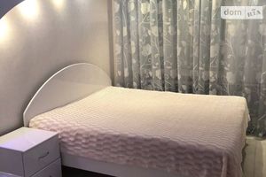 Продається 4-кімнатна квартира 102 кв. м у Крижополе