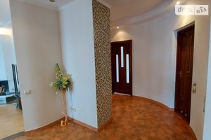 Продається 3-кімнатна квартира 118 кв. м у Тернополі