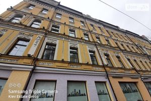 Сдается в аренду торгово-офисный центр 555 кв. м в 7-этажном здании