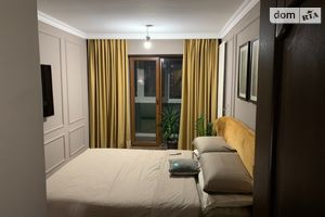 Продается 4-комнатная квартира 70 кв. м в Хмельницком
