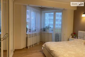 Продається 2-кімнатна квартира 71 кв. м у Києві