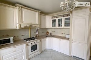 Продается 2-комнатная квартира 83 кв. м в Ровно