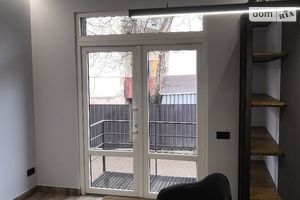 Продается офис 16 кв. м в нежилом помещении в жилом доме