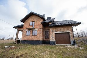 Продается дом на 2 этажа 200 кв. м с мансардой