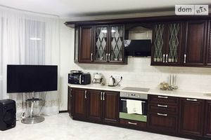 Сдается в аренду 3-комнатная квартира 100 кв. м в Киеве