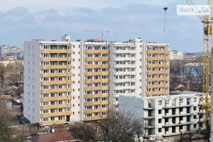 Продається 2-кімнатна квартира 65.5 кв. м у Чернігові