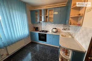 Продається 3-кімнатна квартира 72.6 кв. м у Чернігові