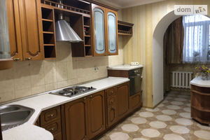 Продается 4-комнатная квартира 136 кв. м в Днепре