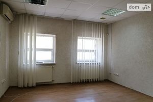 Сдается в аренду офис 190 кв. м в торгово-офисном центре