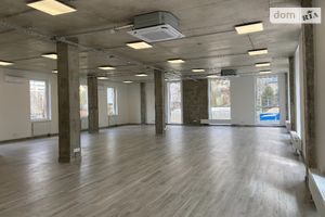 Сдается в аренду офис 205.7 кв. м в торгово-офисном центре