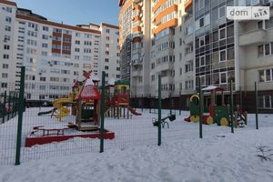 Продается 2-комнатная квартира 68 кв. м в Черновцах