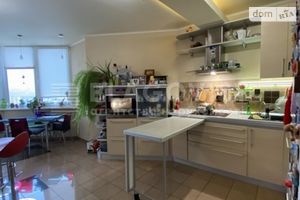 Продается 4-комнатная квартира 137 кв. м в Киеве