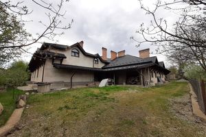 Продается дом на 2 этажа 1109.4 кв. м с садом