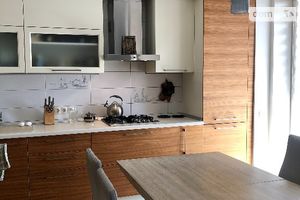 Продается 4-комнатная квартира 128 кв. м в Черновцах
