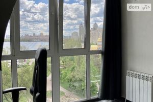 Продается 2-комнатная квартира 45 кв. м в Киеве