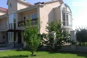 Продается дом на 3 этажа 240 кв. м с камином